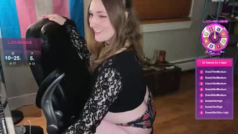 Snapshot of luluv chatting on 10.29.25 Lulu online show from 10.29.25