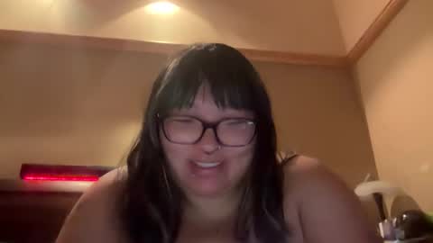 Snapshot of luna282913 chatting on 11.16.25 Hillary online show from 11.16.25