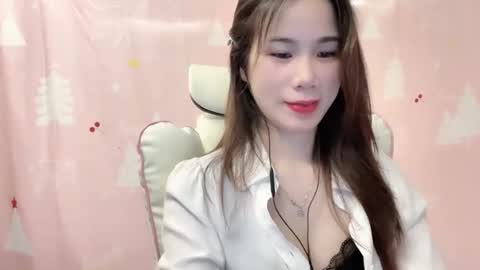 Snapshot of luna4739 chatting on 04.27.26 Luna online show from 04.27.26