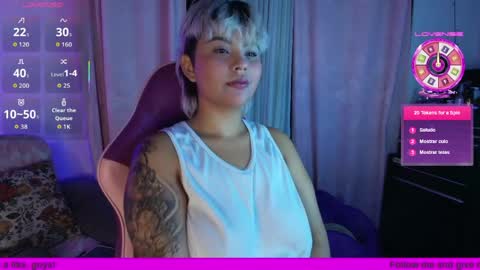 Snapshot of luna__cute chatting on 04.19.26 Luna online show from 04.19.26