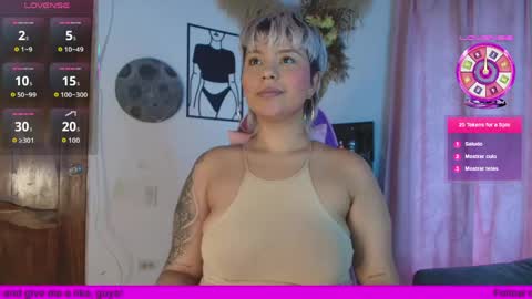 Snapshot of luna__cute chatting on 04.27.26 Luna online show from 04.27.26