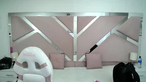 LUNA AND MAX online show from 01.31.25