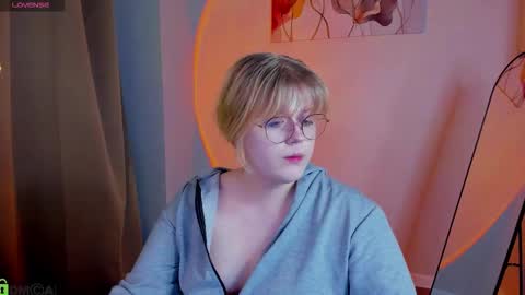 Snapshot of luna_c0ra chatting on 02.13.26 luna online show from 02.13.26