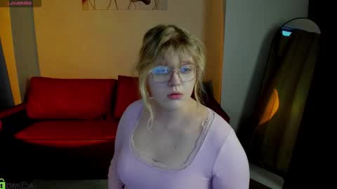 Snapshot of luna_c0ra chatting on 02.17.26 luna online show from 02.17.26