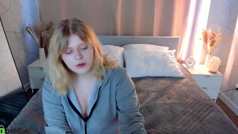 Snapshot of luna_c0ra chatting on 02.26.26 luna online show from 02.26.26