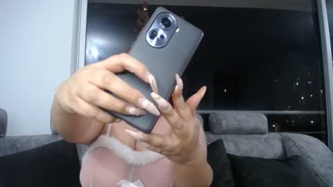 Snapshot of luna_corrs_ chatting on 11.01.25 LUNA online show from 11.01.25