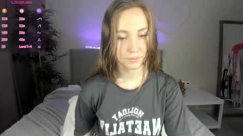 Snapshot of luna_go1d chatting on 09.25.25 Luna online show from 09.25.25