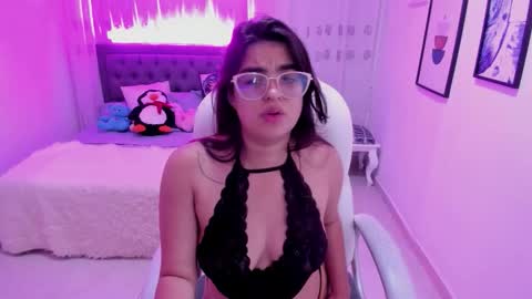 Snapshot of luna_jonnes1 chatting on 11.28.25 Luna online show from 11.28.25