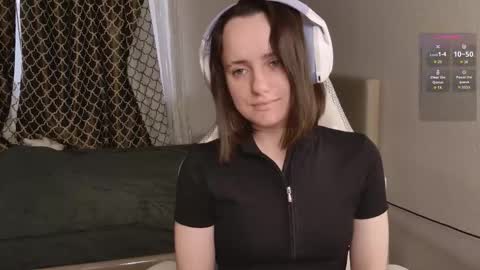 luna_loveeee online show from 10.20.25