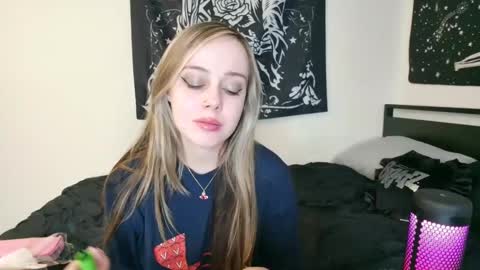 Luna online show from 10.21.25