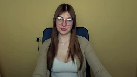 Snapshot of luna_lush_ chatting on 04.24.26 Luna online show from 04.24.26