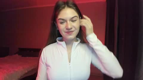 Snapshot of luna_lust_21 chatting on 11.30.25 Luna online show from 11.30.25