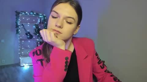 Snapshot of luna_lust_21 chatting on 12.23.25 Luna online show from 12.23.25