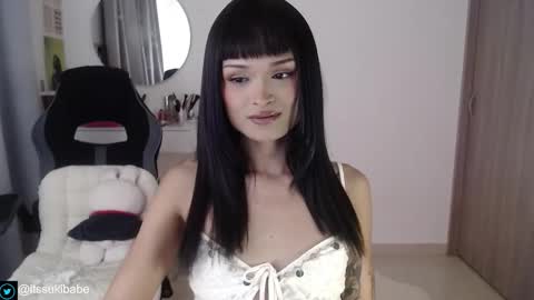 Snapshot of luna_mails chatting on 11.11.25 Luna online show from 11.11.25