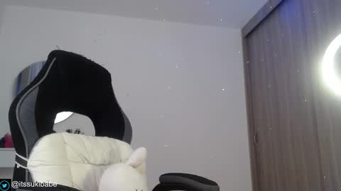 Snapshot of luna_mails chatting on 11.20.25 Luna online show from 11.20.25