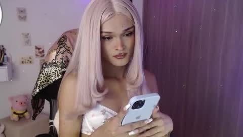 Snapshot of luna_mails chatting on 02.22.26 Luna online show from 02.22.26