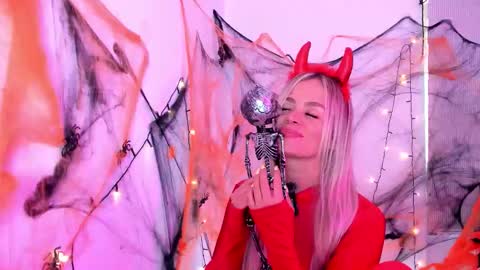 Luna Marquez online show from 10.26.25