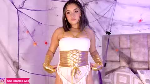 Snapshot of luna_ocampo chatting on 10.31.25 online show from 10.31.25