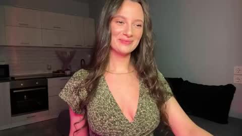 luna_raee online show from 11.11.25