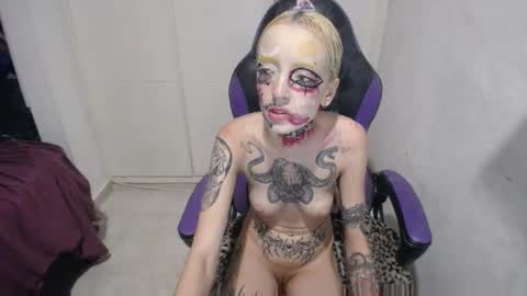 Snapshot of luna_rosita chatting on 12.20.24 Luna online show from 12.20.24