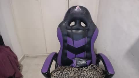 Snapshot of luna_rosita chatting on 12.20.24 Luna online show from 12.20.24