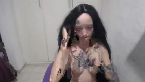 Snapshot of luna_rosita chatting on 01.01.25 Luna online show from 01.01.25