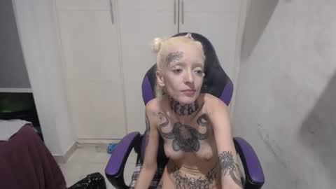 Snapshot of luna_rosita chatting on 01.31.25 Luna online show from 01.31.25