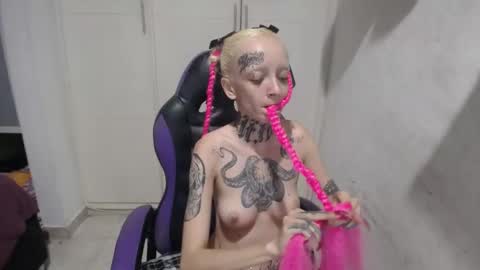 Snapshot of luna_rosita chatting on 02.02.25 Luna online show from 02.02.25