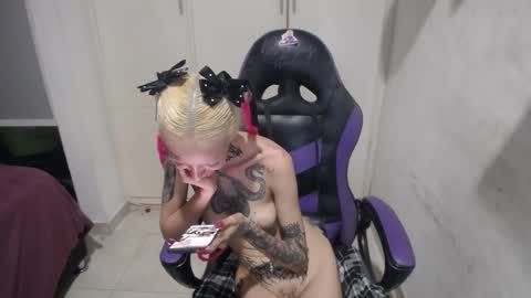 Snapshot of luna_rosita chatting on 02.03.25 Luna online show from 02.03.25