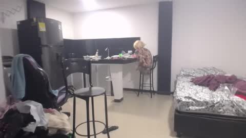 Snapshot of luna_rosita chatting on 03.06.25 Luna online show from 03.06.25