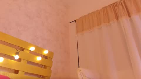 Snapshot of luna_shea chatting on 09.10.25 Luna online show from 09.10.25