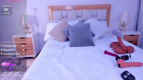 Snapshot of luna_shea chatting on 09.30.25 Luna online show from 09.30.25