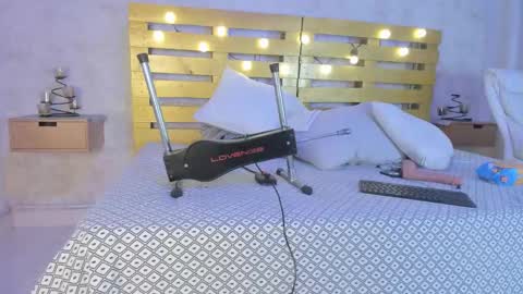 Luna online show from 12.21.25