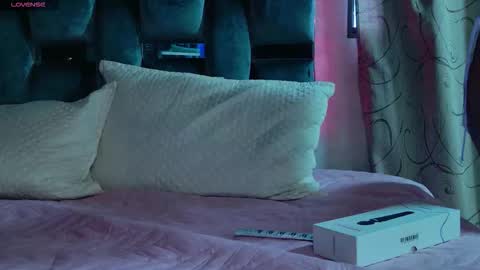 luna_sophya online show from 10.06.25