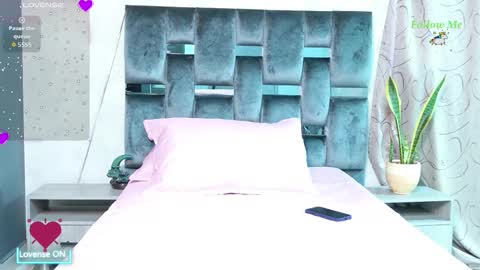 luna_sophya online show from 10.14.25