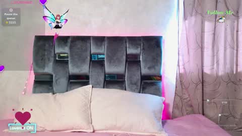 luna_sophya online show from 10.19.25