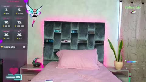 luna_sophya online show from 10.25.25