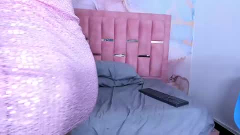 Snapshot of luna_sweeett_ chatting on 01.24.25 Luna online show from 01.24.25