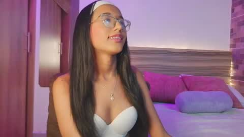 Snapshot of luna_valen chatting on 07.27.26 luna_valen online show from 07.27.26