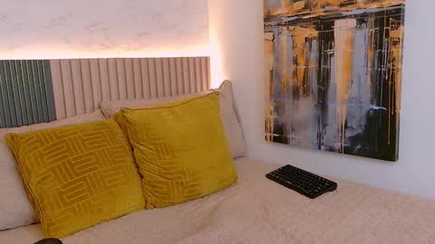 Snapshot of luna_valle chatting on 11.08.25 luna_valle online show from 11.08.25