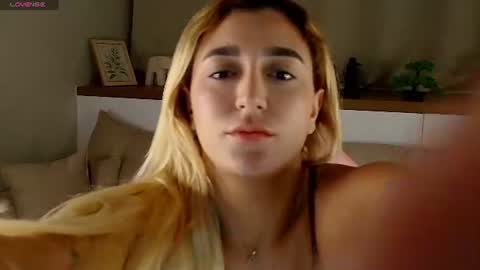 Snapshot of luna_velvvet chatting on 06.15.26 Luna online show from 06.15.26