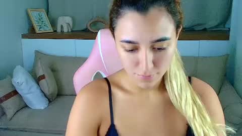Snapshot of luna_velvvet chatting on 06.24.26 Luna online show from 06.24.26