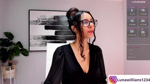 Snapshot of luna_willians chatting on 01.13.25 luna online show from 01.13.25