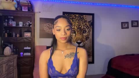 lunaa_11 online show from 12.08.24