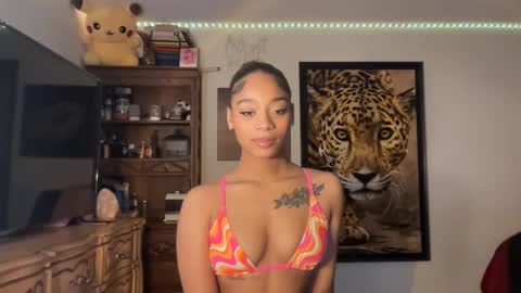 lunaa_11 online show from 12.12.24