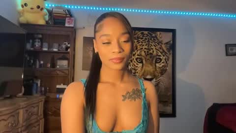 lunaa_11 online show from 12.29.24