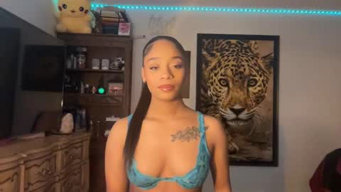 lunaa_11 online show from 01.13.25