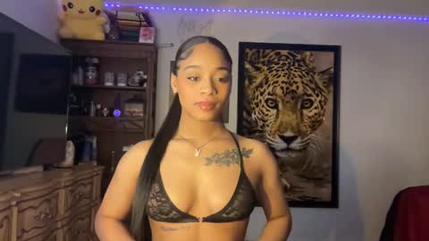 lunaa_11 online show from 01.14.25