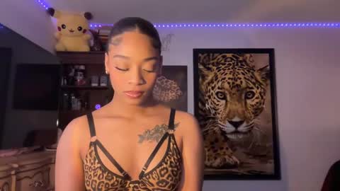 lunaa_11 online show from 02.20.25