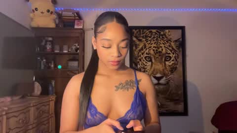 lunaa_11 online show from 02.28.25